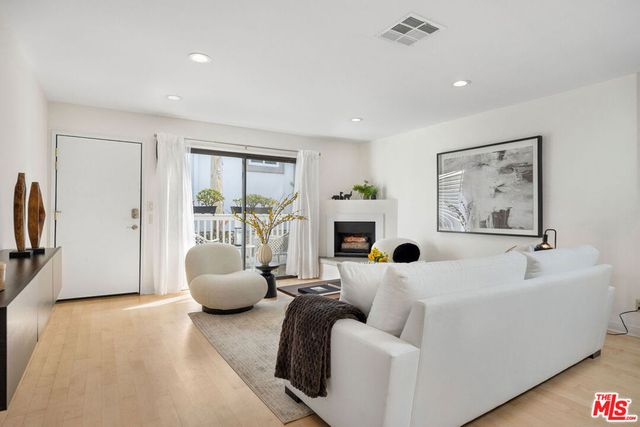 11650 Mayfield Avenue 3, Los Angeles, CA 90049