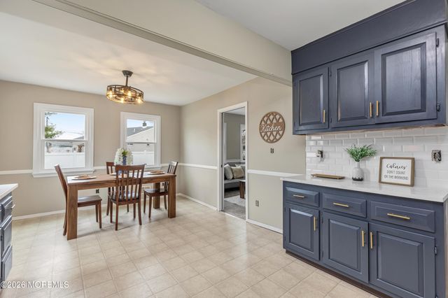 20 Surrey Drive, Hazlet, NJ 07730