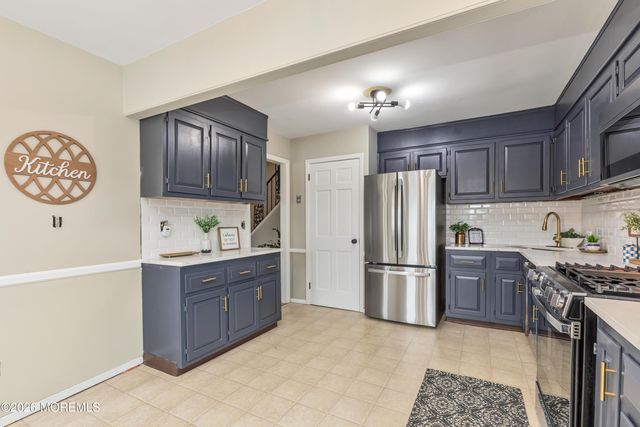 20 Surrey Drive, Hazlet, NJ 07730