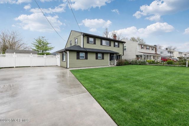 20 Surrey Drive, Hazlet, NJ 07730