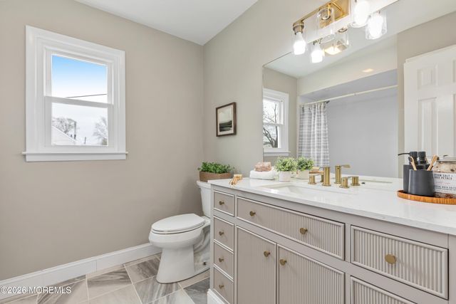 20 Surrey Drive, Hazlet, NJ 07730