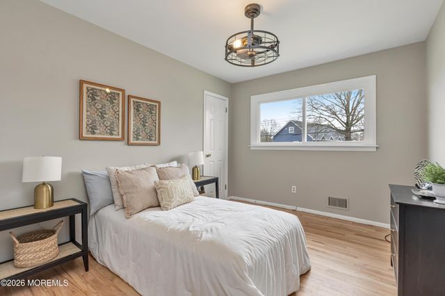 20 Surrey Drive, Hazlet, NJ 07730