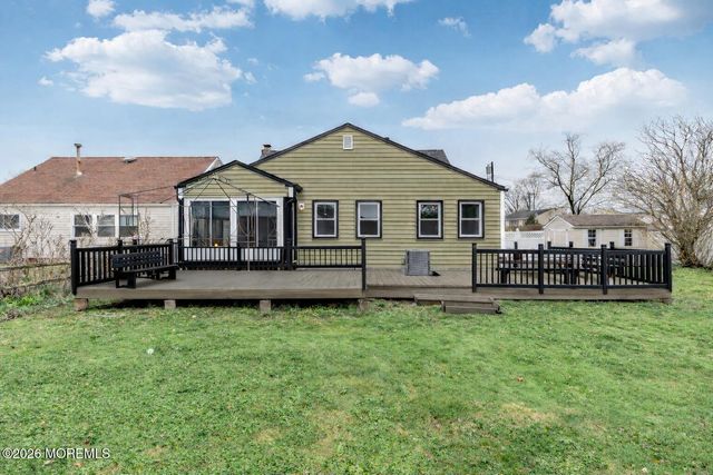 20 Surrey Drive, Hazlet, NJ 07730