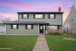 20 Surrey Drive, Hazlet, NJ 07730