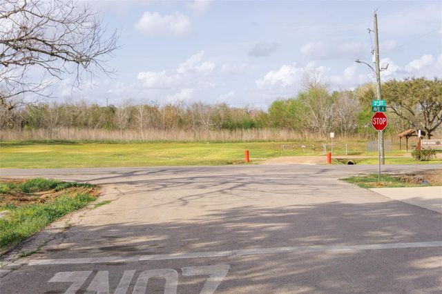 204 3rd Street, Rosenberg, TX 77471
