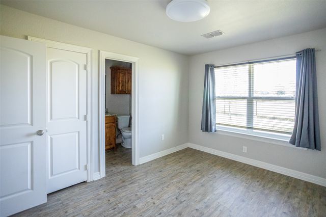 12370 Fm 2449, Ponder, TX 76259