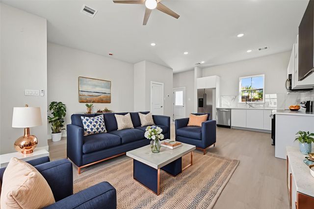 6702 Metro Blvd 9, Houston, TX 77083