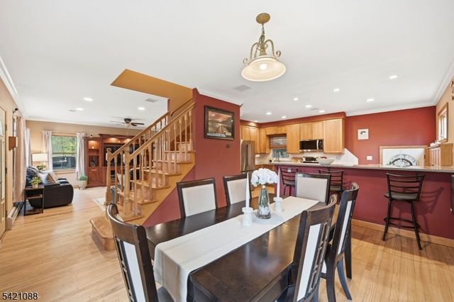 219 Snake Den Rd, Bloomingdale Boro, NJ 07465