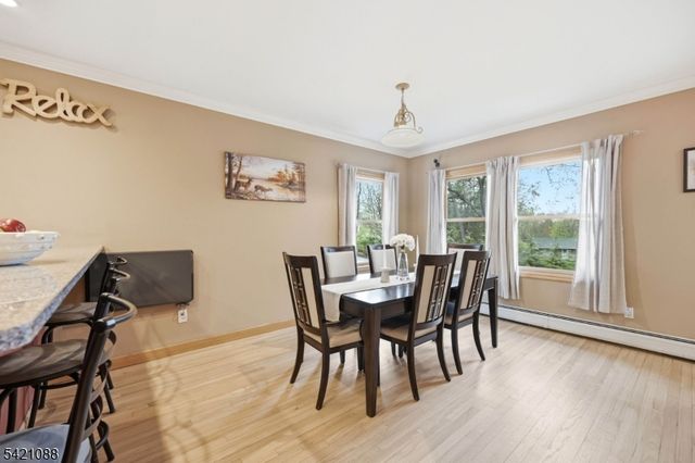 219 Snake Den Rd, Bloomingdale Boro, NJ 07465