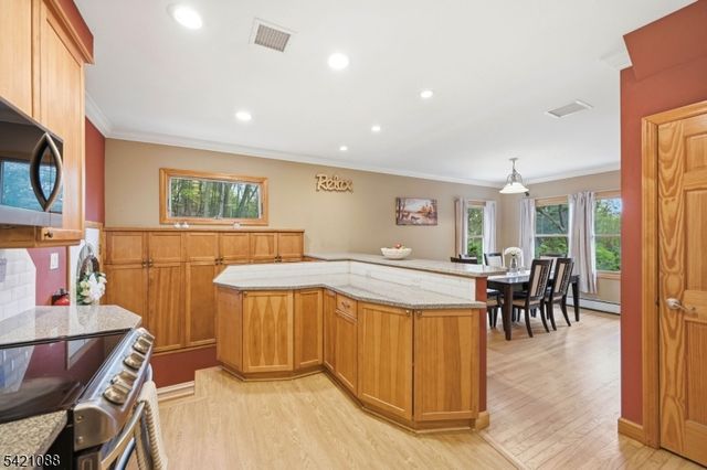 219 Snake Den Rd, Bloomingdale Boro, NJ 07465