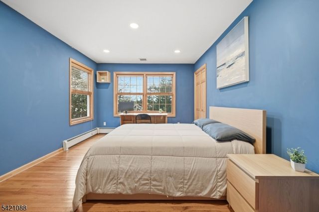219 Snake Den Rd, Bloomingdale Boro, NJ 07465