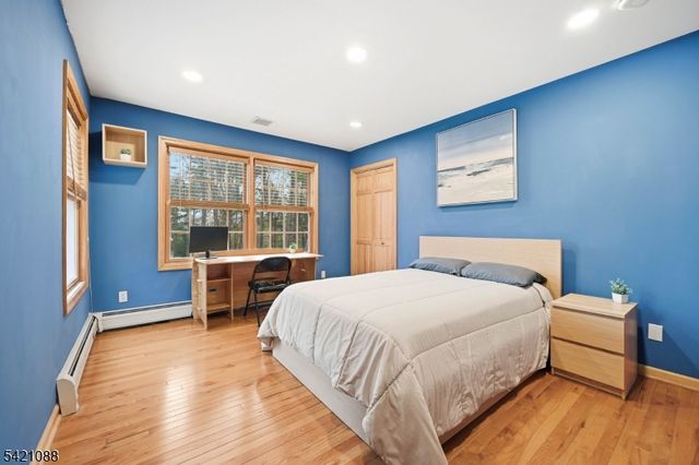 219 Snake Den Rd, Bloomingdale Boro, NJ 07465