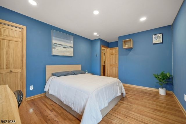 219 Snake Den Rd, Bloomingdale Boro, NJ 07465