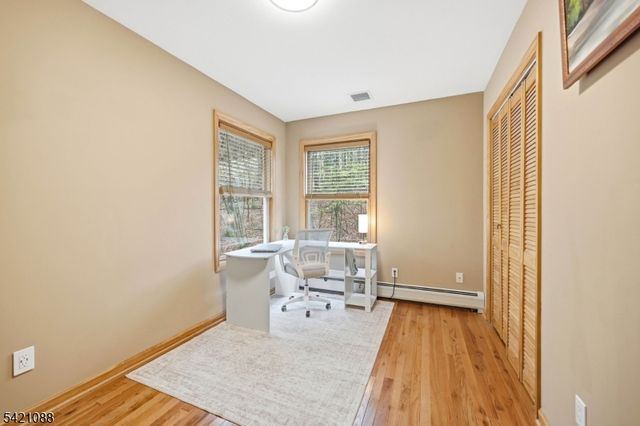 219 Snake Den Rd, Bloomingdale Boro, NJ 07465