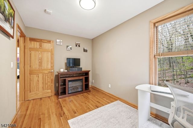 219 Snake Den Rd, Bloomingdale Boro, NJ 07465