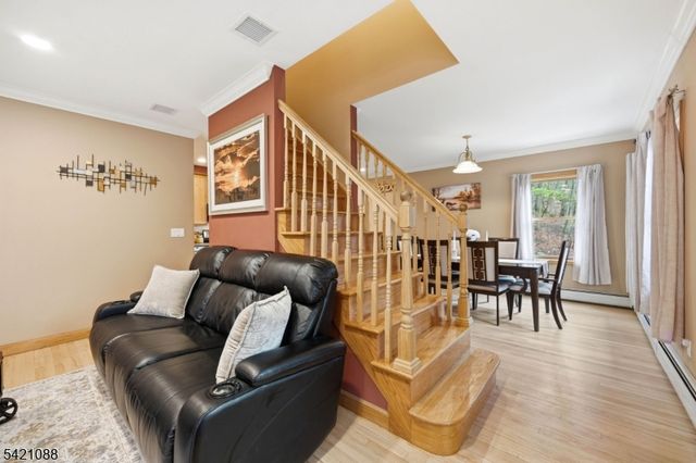 219 Snake Den Rd, Bloomingdale Boro, NJ 07465