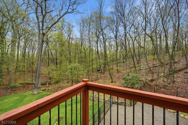 219 Snake Den Rd, Bloomingdale Boro, NJ 07465