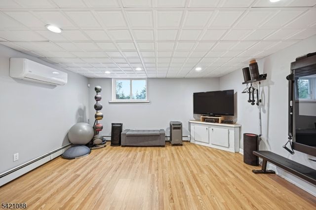 219 Snake Den Rd, Bloomingdale Boro, NJ 07465
