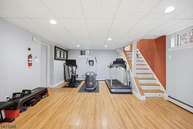 219 Snake Den Rd, Bloomingdale Boro, NJ 07465
