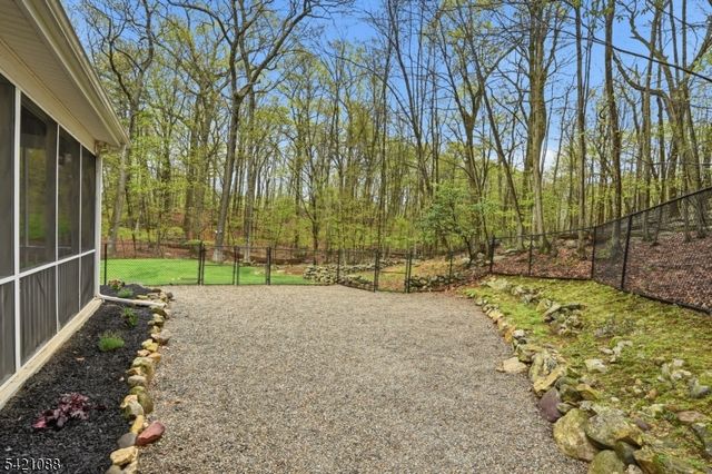 219 Snake Den Rd, Bloomingdale Boro, NJ 07465
