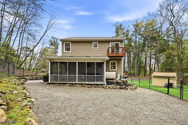 219 Snake Den Rd, Bloomingdale Boro, NJ 07465