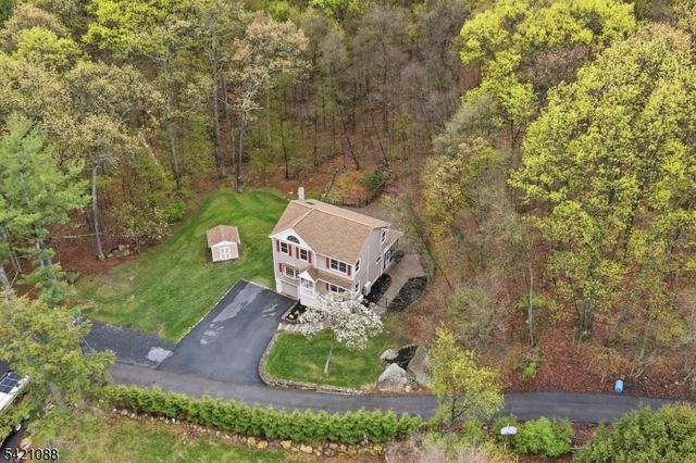 219 Snake Den Rd, Bloomingdale Boro, NJ 07465