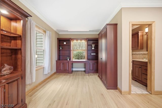 219 Snake Den Rd, Bloomingdale Boro, NJ 07465