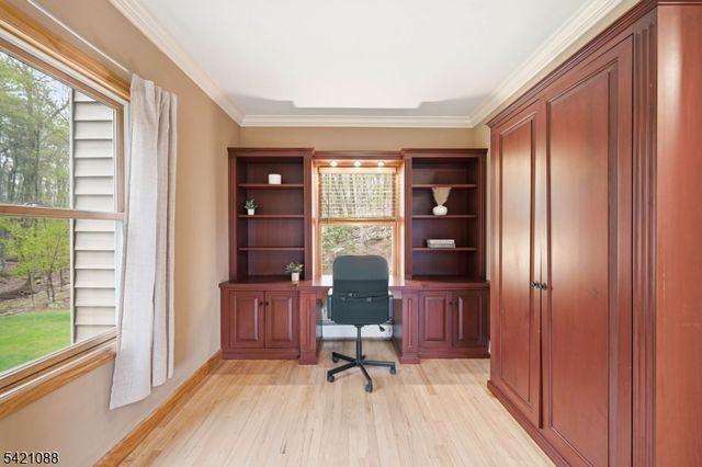 219 Snake Den Rd, Bloomingdale Boro, NJ 07465