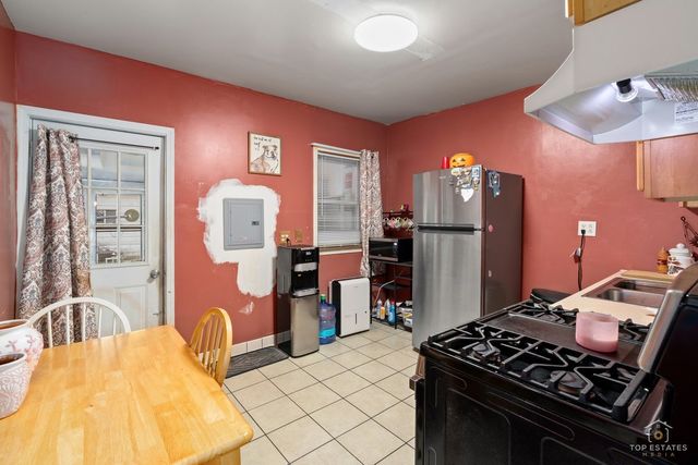 4019 N Bernard Street, Chicago, IL 60618