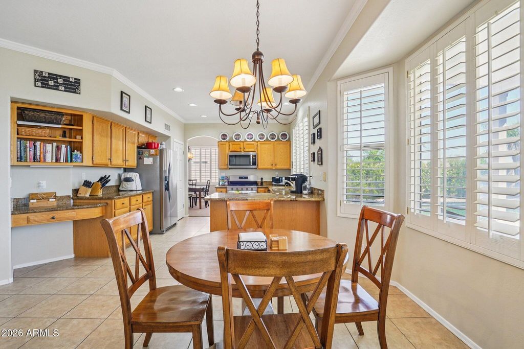 Image 10 of property listing at 1621 W SOUTH FORK Drive, Phoenix, AZ 85045