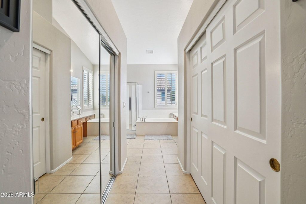 Image 25 of property listing at 1621 W SOUTH FORK Drive, Phoenix, AZ 85045