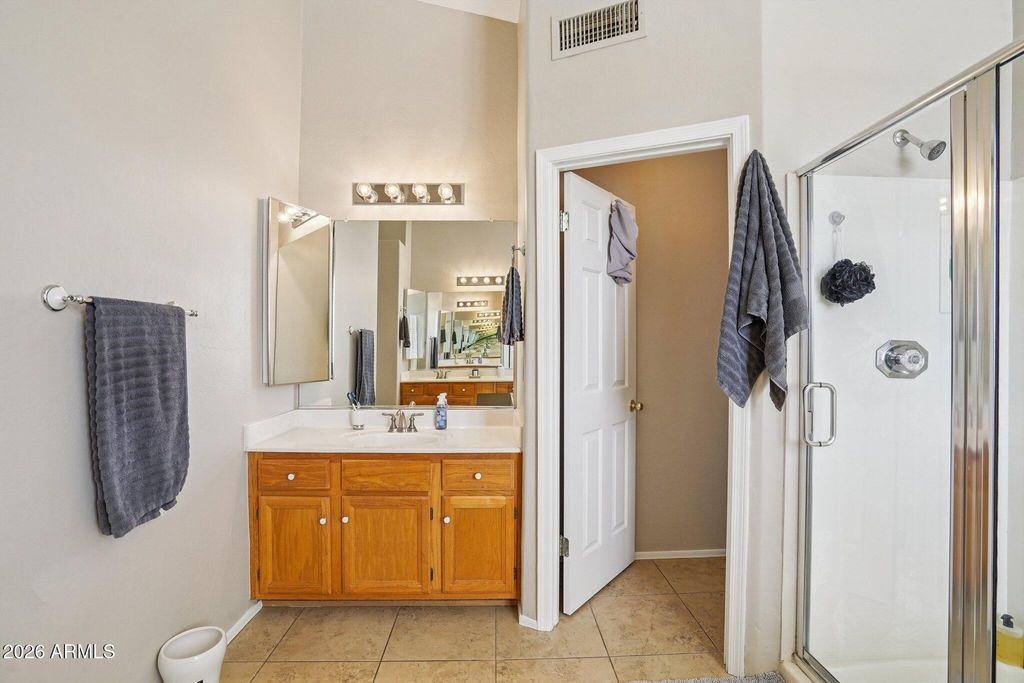 Image 27 of property listing at 1621 W SOUTH FORK Drive, Phoenix, AZ 85045