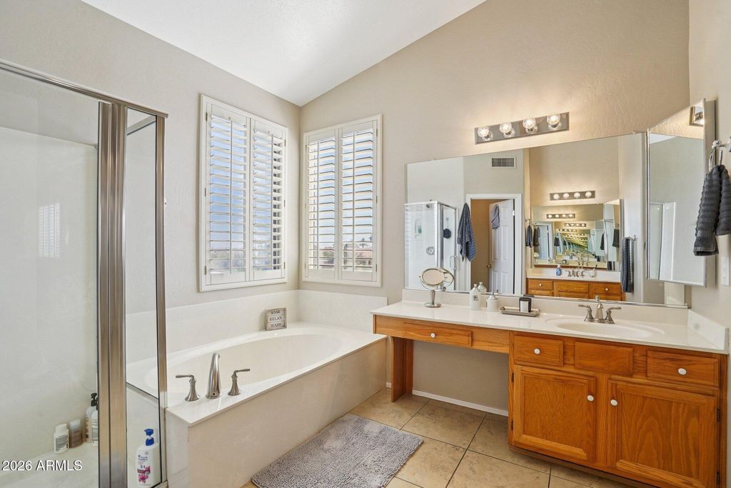 Image 28 of property listing at 1621 W SOUTH FORK Drive, Phoenix, AZ 85045