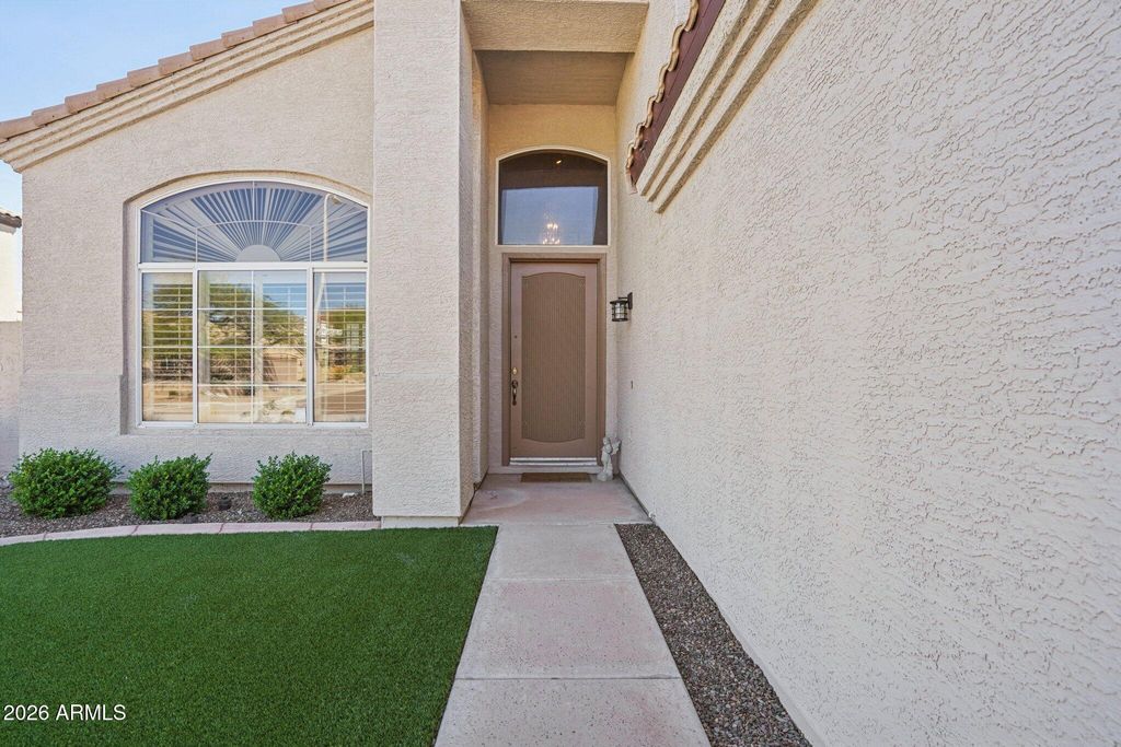 Image 3 of property listing at 1621 W SOUTH FORK Drive, Phoenix, AZ 85045