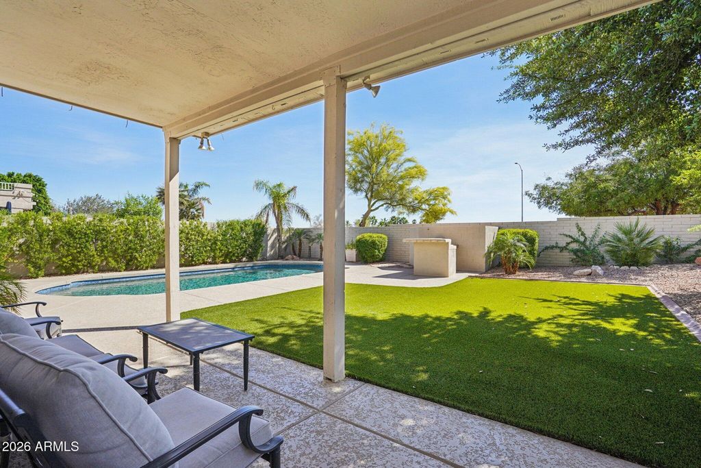 Image 33 of property listing at 1621 W SOUTH FORK Drive, Phoenix, AZ 85045