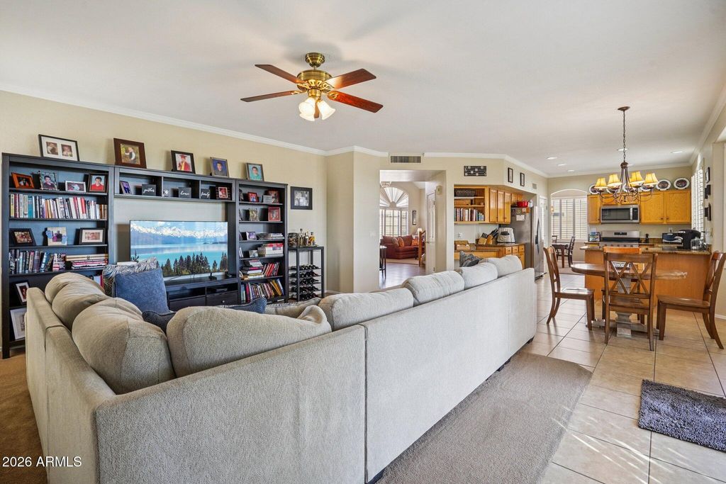 Image 9 of property listing at 1621 W SOUTH FORK Drive, Phoenix, AZ 85045