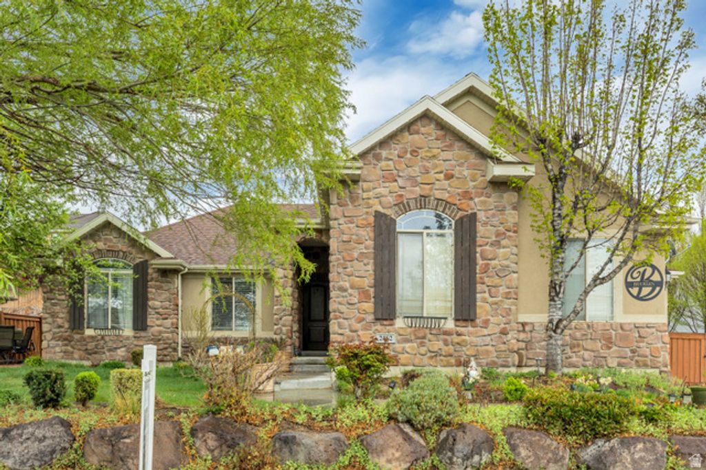 2462 W STONEHAVEN LOOP, Lehi, UT 84043