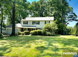 24 Tremont Terrace, Livingston, NJ 07039