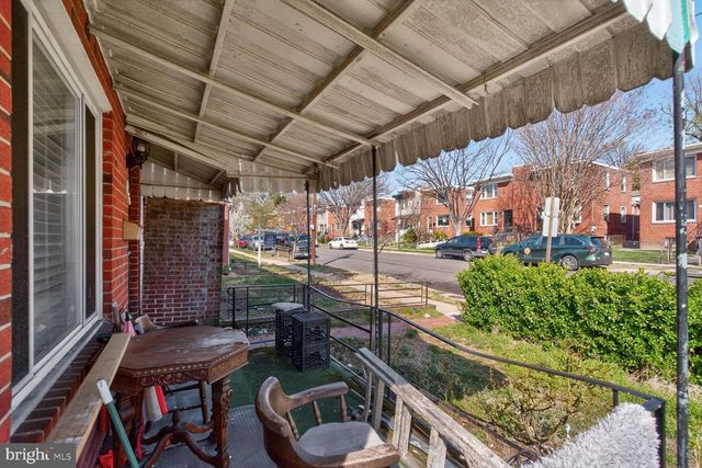 251 NICHOLSON ST NE, Washington, DC 20011