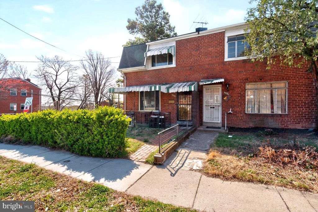 251 NICHOLSON ST NE, Washington, DC 20011