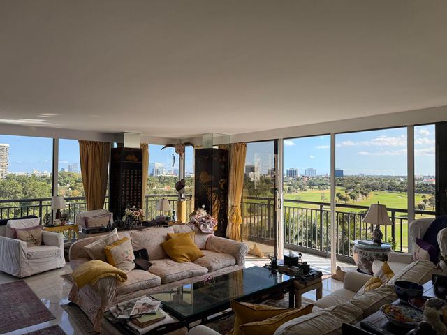 2427 Presidential Way 803, West Palm Beach, FL 33401