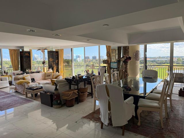 2427 Presidential Way 803, West Palm Beach, FL 33401