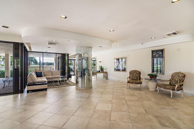 2427 Presidential Way 803, West Palm Beach, FL 33401