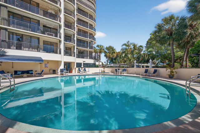 2427 Presidential Way 803, West Palm Beach, FL 33401