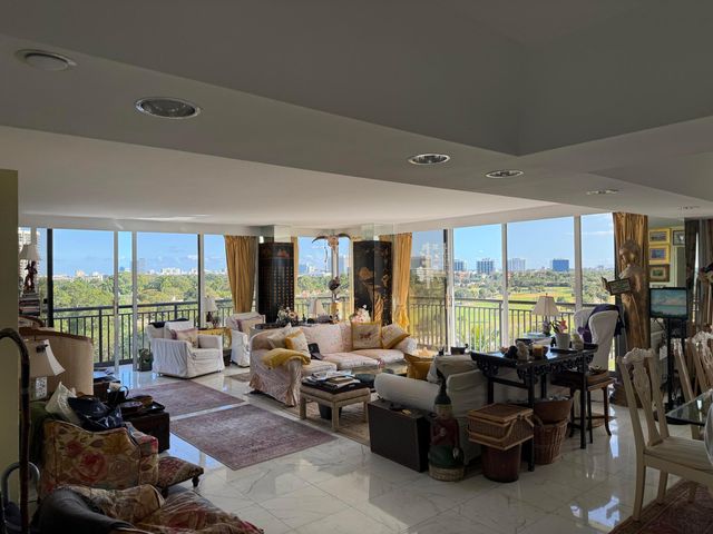 2427 Presidential Way 803, West Palm Beach, FL 33401