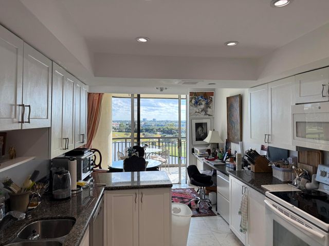 2427 Presidential Way 803, West Palm Beach, FL 33401