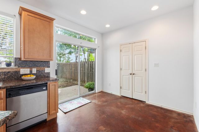 512 Eberhart LN 1905, Austin, TX 78745