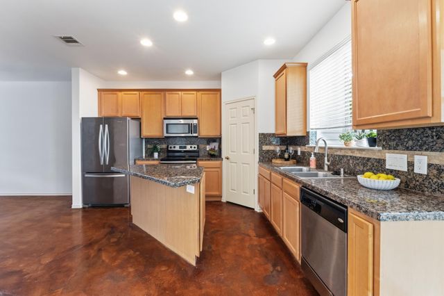 512 Eberhart LN 1905, Austin, TX 78745