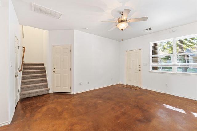 512 Eberhart LN 1905, Austin, TX 78745