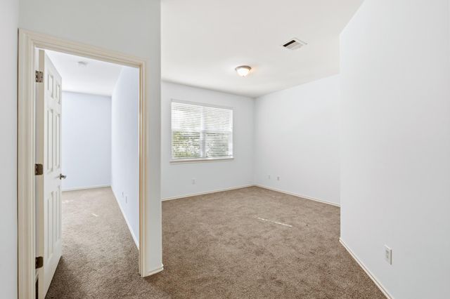 512 Eberhart LN 1905, Austin, TX 78745